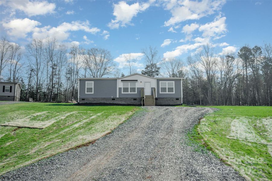 Exterior details and patio area of a home in , Shelby (Image 17).