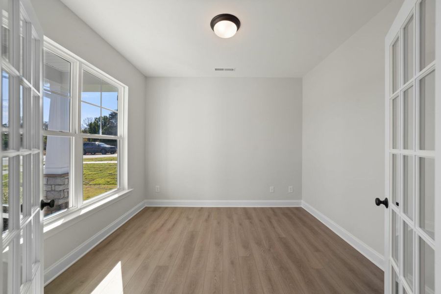 Spacious, unfurnished interior of a new home in Pisgah Park, Kernersville (Image 17).