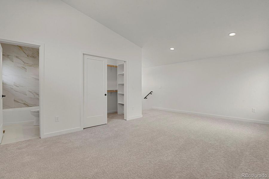 Upper level loft/secondary suite Upper level loft/secondary suite