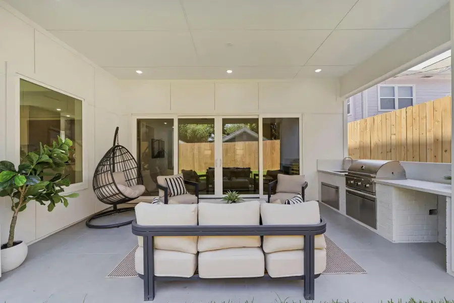 This photo showcase a finished outdoor patio area completed by Niche Homes. This photo showcase a finished outdoor patio area completed by Niche Homes.