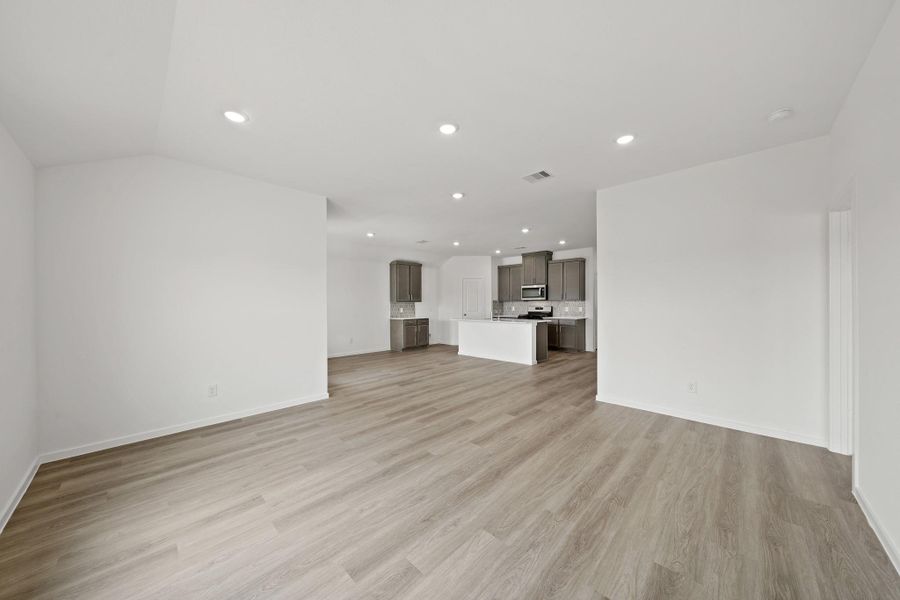 Spacious, unfurnished interior of a new home in Chapel Lakes, Montgomery (Image 17).