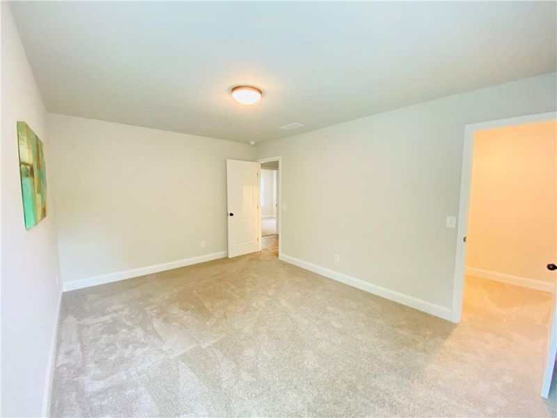 Spacious, unfurnished interior of a new home in , Lawrenceville (Image 41).