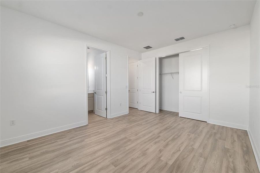 Spacious, unfurnished interior of a new home in , Ocala (Image 22).