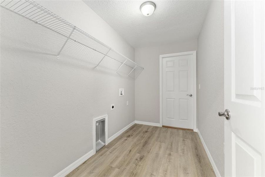 Spacious, unfurnished interior of a new home in , Ocala (Image 31).