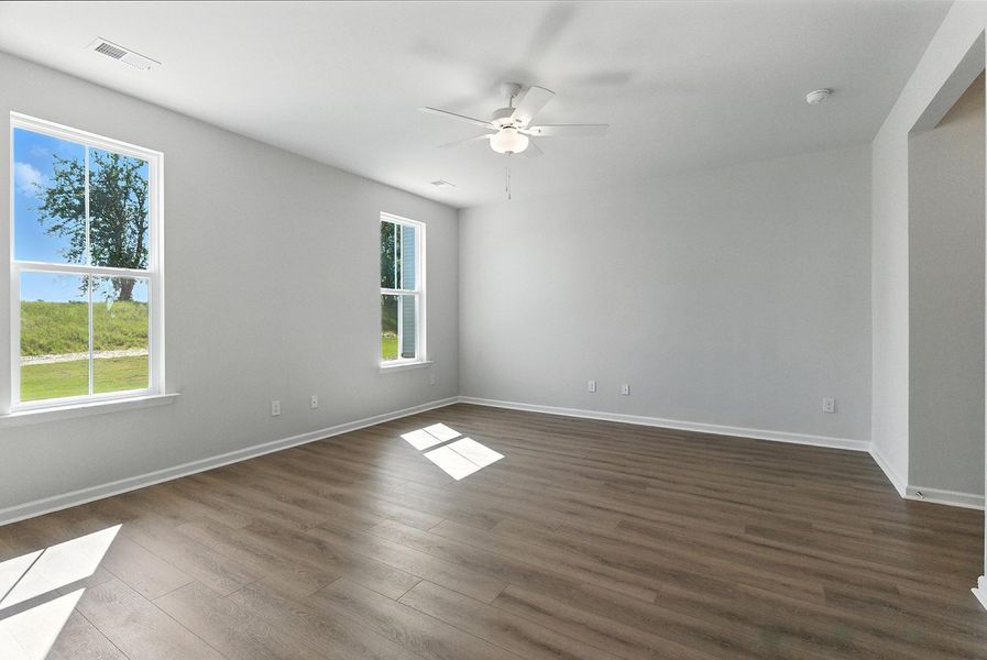 Spacious, unfurnished interior of a new home in Landmark Commons, Boiling Springs (Image 14).