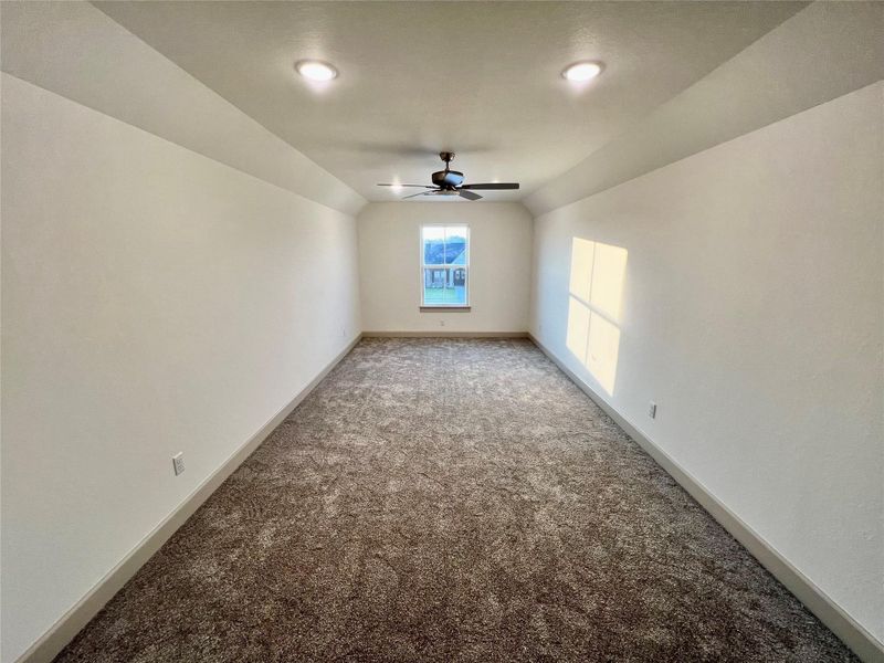 Spacious, unfurnished interior of a new home in , Angleton (Image 38).