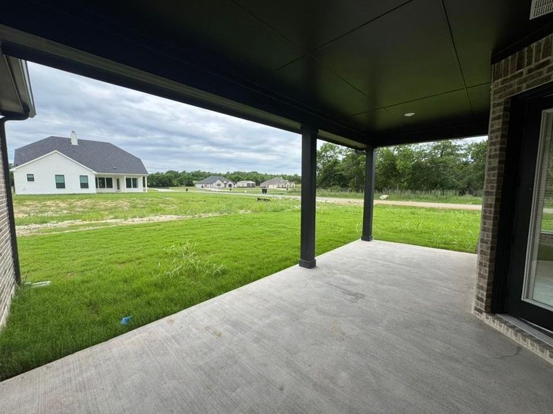 Exterior details and patio area of a home in King Crossing Estates, Van Alstyne (Image 3).