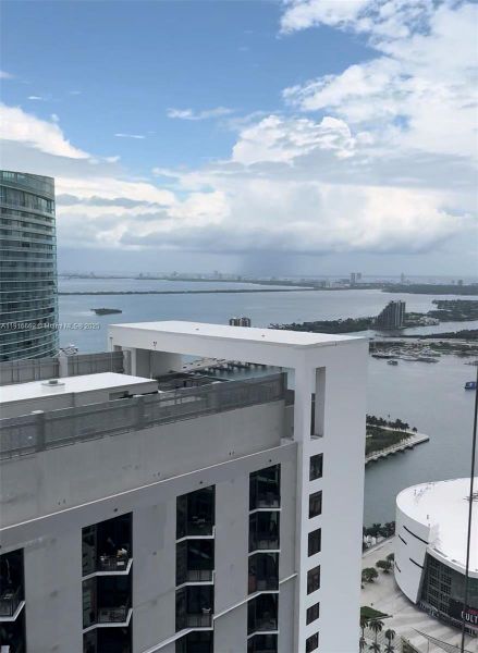 Condo located in Miami, FL showcasing its design and architecture (Image 5). Condo located in Miami, FL showcasing its design and architecture (Image 5).