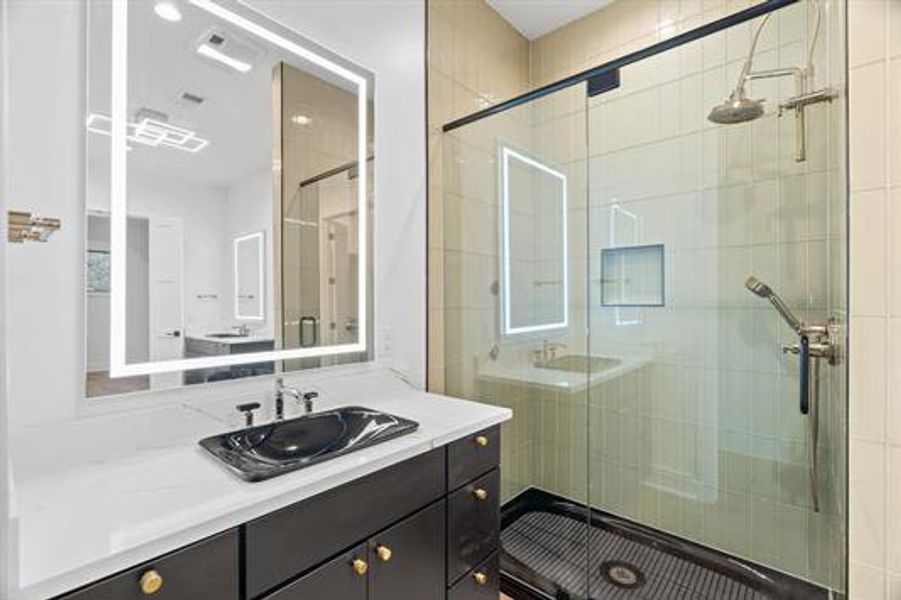 Furnished interior view inside a new home in , Horseshoe Bay (Image 5).