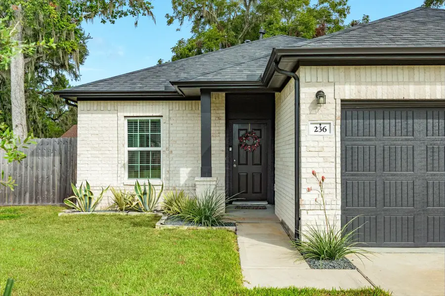 Exterior details and patio area of a home in Columbia Lakes, West Columbia (Image 3).