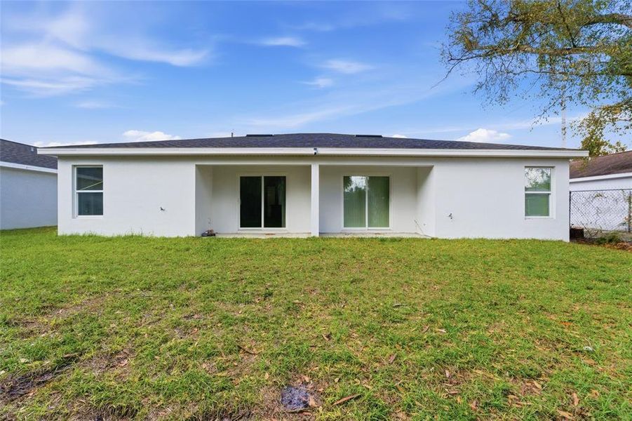 Exterior details and patio area of a home in , Winter Haven (Image 3).