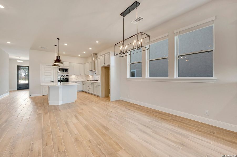 Spacious, unfurnished interior of a new home in Davis Ranch 50', San Antonio (Image 46).