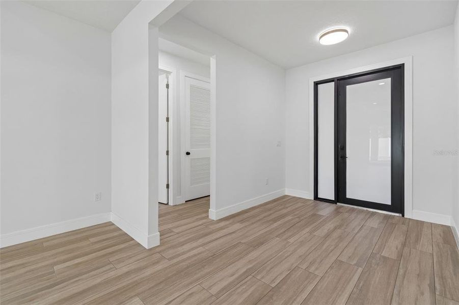 Spacious, unfurnished interior of a new home in , Tampa (Image 37).