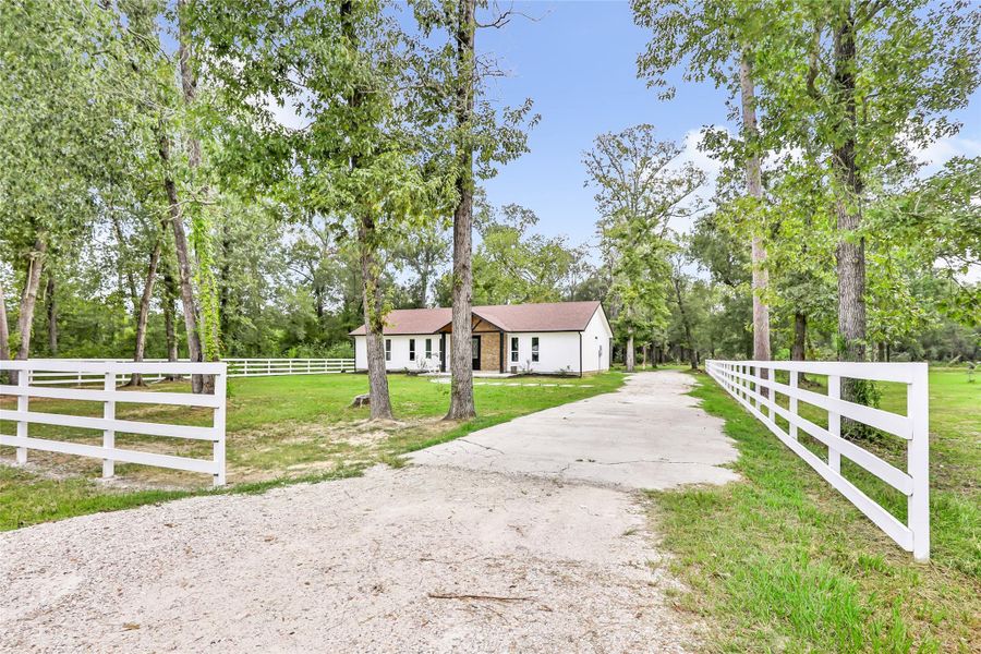 Entrance to 634 CR 2342 Entrance to 634 CR 2342