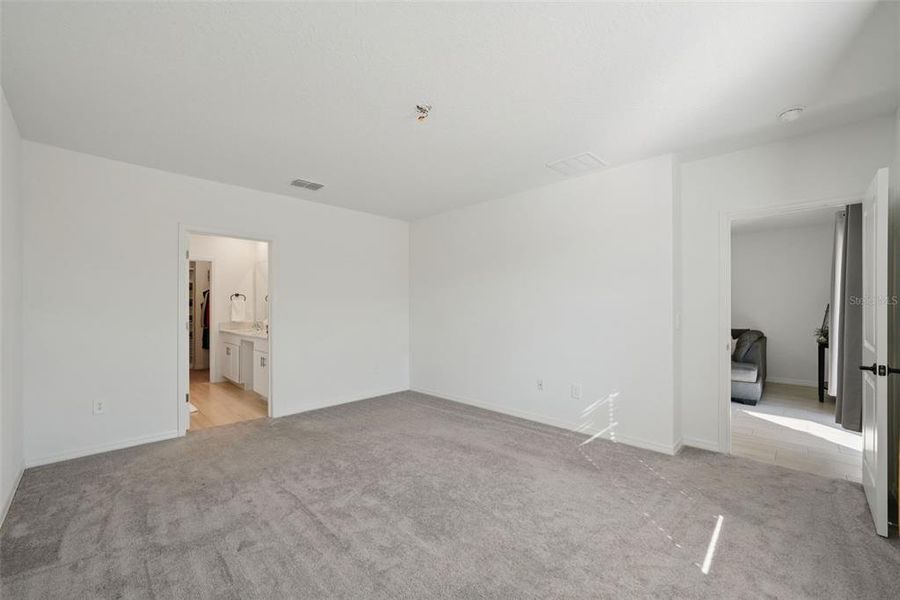 Spacious, unfurnished interior of a new home in Park East: The Manors, Plant City (Image 42). Spacious, unfurnished interior of a new home in Park East: The Manors, Plant City (Image 42).