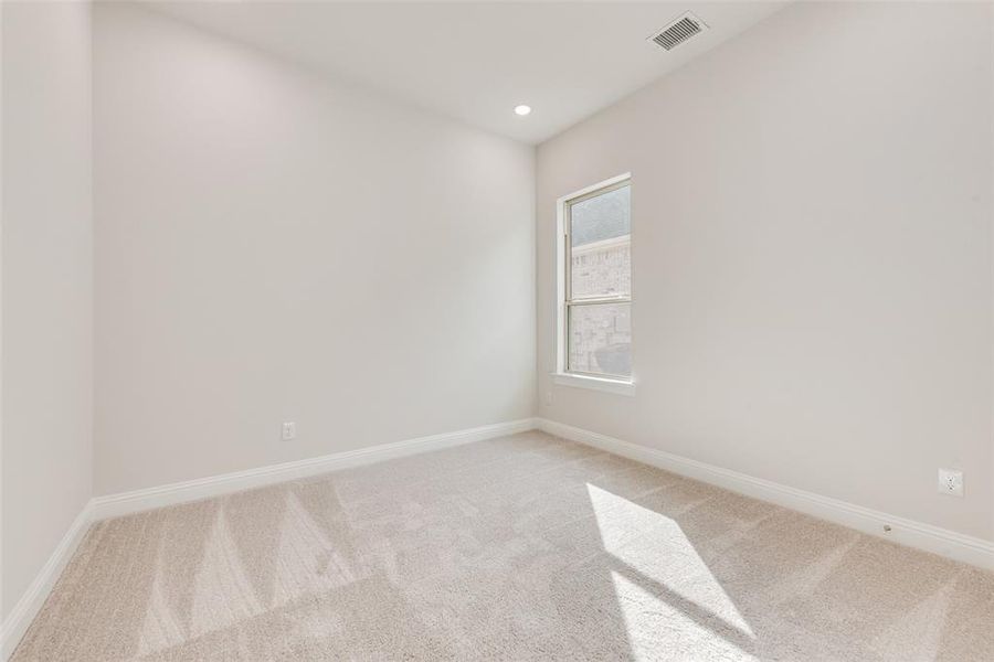 Spacious, unfurnished interior of a new home in Villages of Creekwood, Frisco (Image 21).