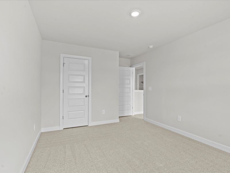 Spacious, unfurnished interior of a new home in Brayfield Manor - Signature Collection, Wellford (Image 19).