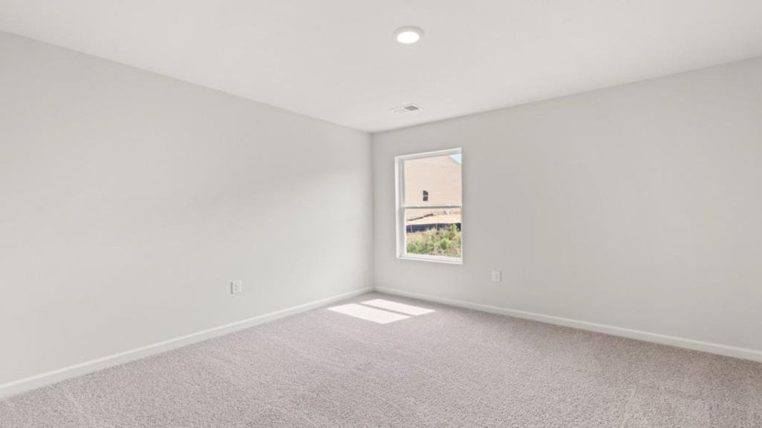 Spacious, unfurnished interior of a new home in Oaks at Cedar Grove, Fairburn (Image 19).