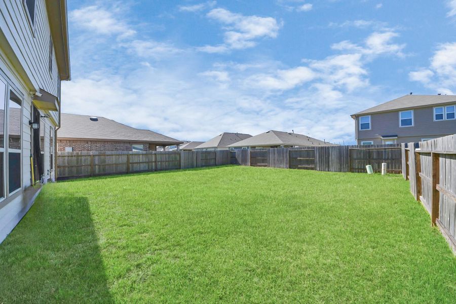 Exterior details and patio area of a home in Olympia Falls, Fresno (Image 23).