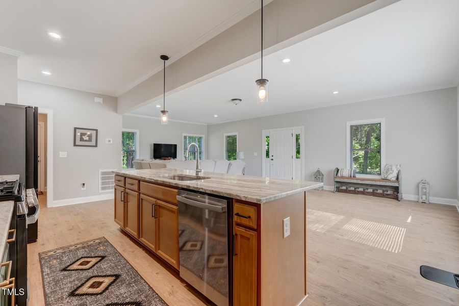 2467 Cherry Grove Rd-large-011-002-Kitch