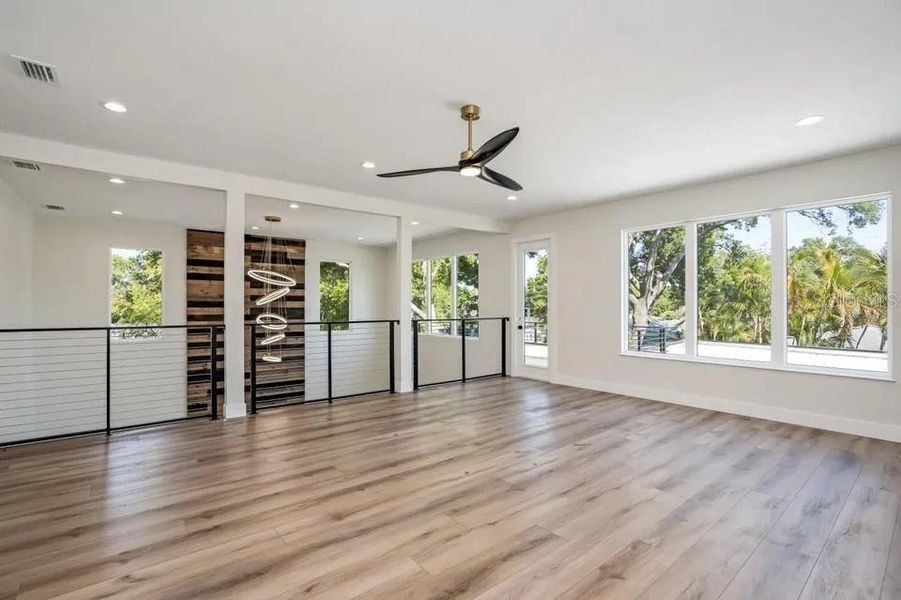 Spacious, unfurnished interior of a new home in , Sarasota (Image 24).