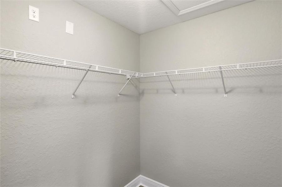 Spacious, unfurnished interior of a new home in , Sebring (Image 27).