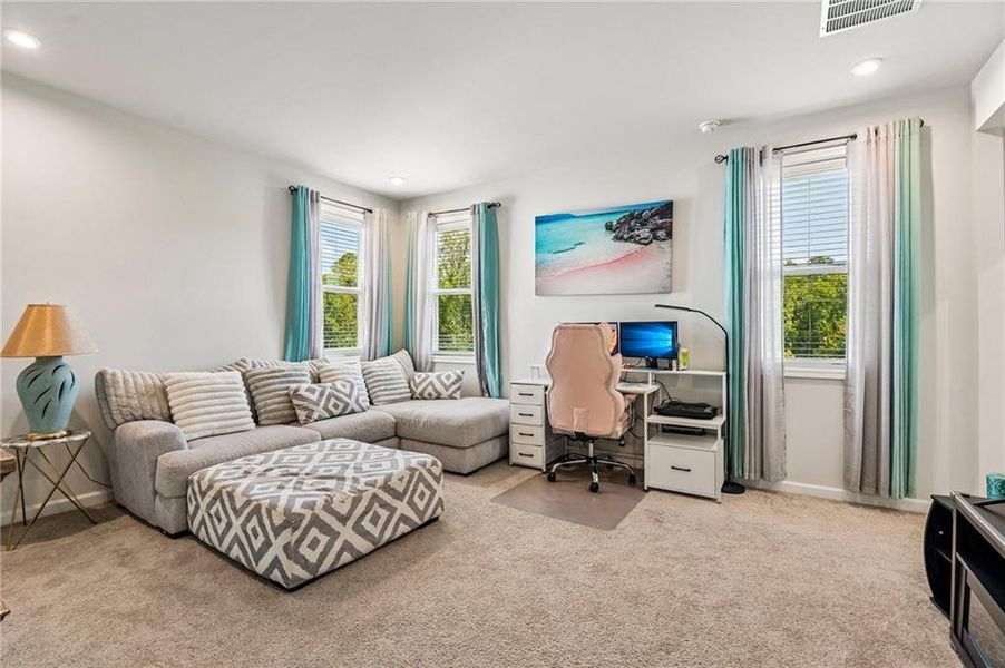 Furnished interior view inside a new home in Pine Mountain Park, Kennesaw (Image 15).