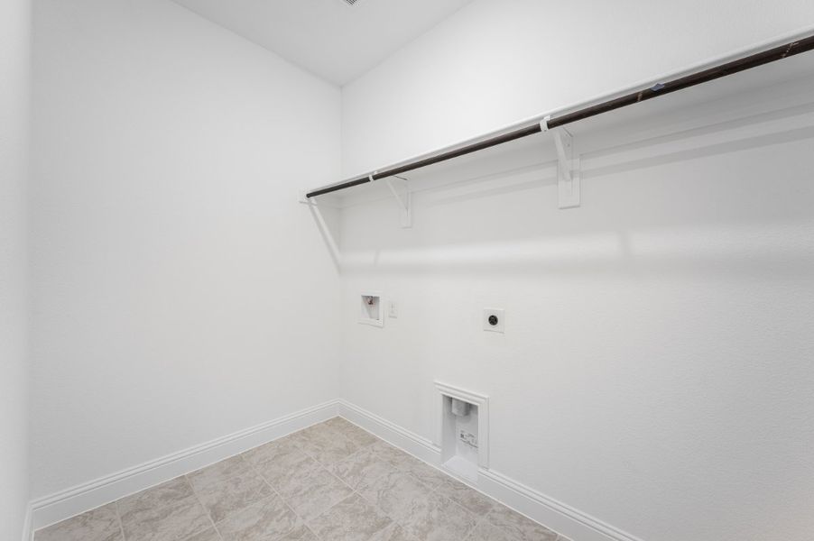 Image 19 representing the Maestro by Taylor Morrison in South Oak 40s, Oak Point, TX.