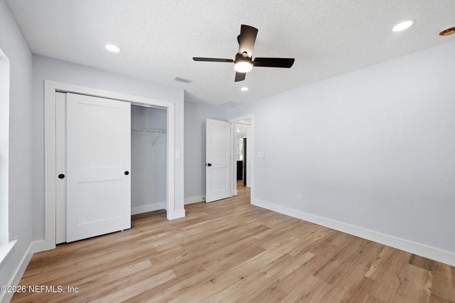 Spacious, unfurnished interior of a new home in , Palatka (Image 10).