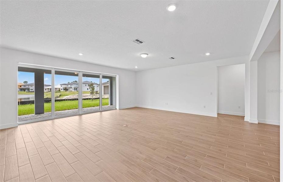 Spacious, unfurnished interior of a new home in Riverwood, Zephyrhills (Image 20).
