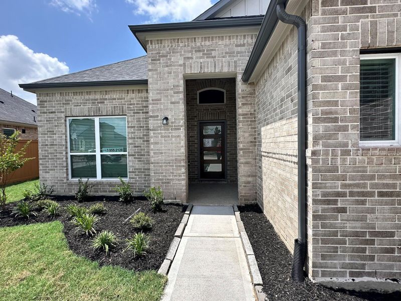 Exterior details and patio area of a home in Creekhaven, Iowa Colony (Image 4). Exterior details and patio area of a home in Creekhaven, Iowa Colony (Image 4).