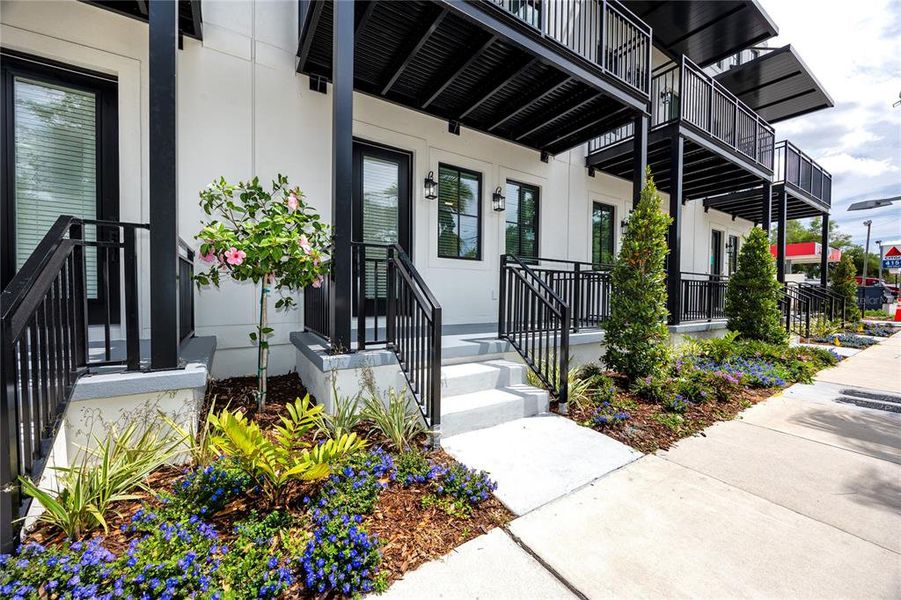 Exterior details and patio area of a home in , Tampa (Image 32).