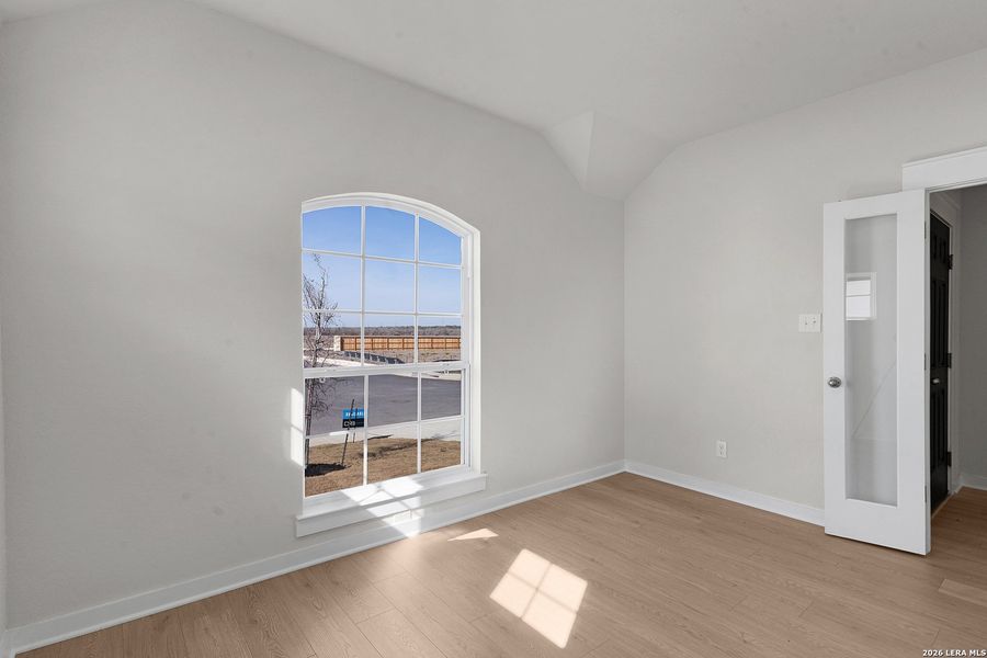 Spacious, unfurnished interior of a new home in Westridge, San Antonio (Image 22).