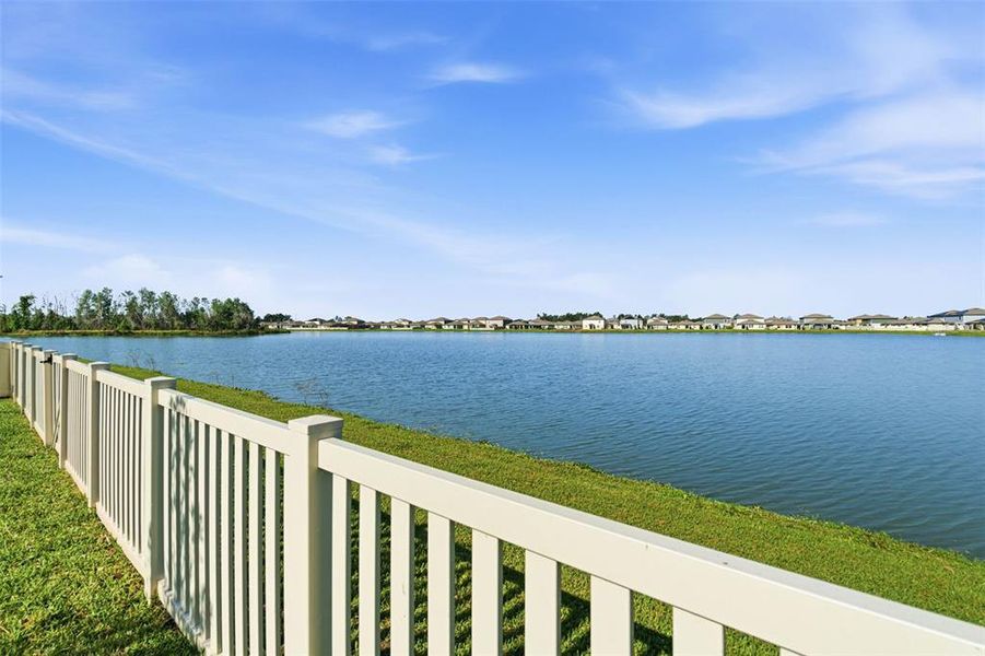 Exterior details and patio area of a home in North Park Isle, Plant City (Image 31).
