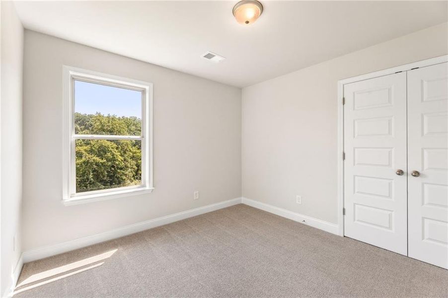 Spacious, unfurnished interior of a new home in Hellen Valley, Braselton (Image 14).
