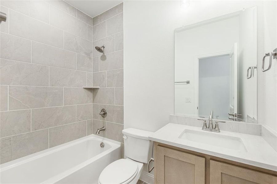 Furnished interior view inside a new home in Country Lakes Classic 60, Argyle (Image 11).