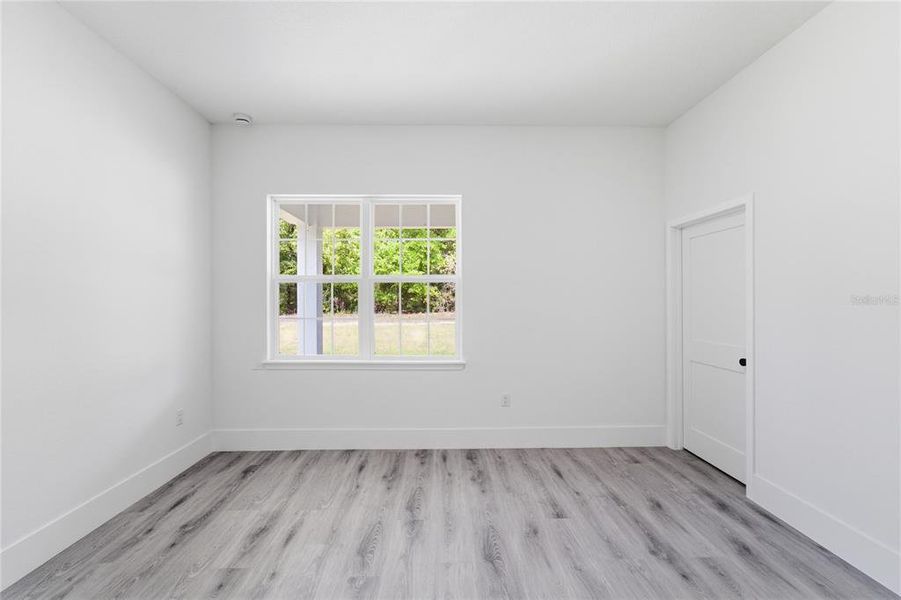 Spacious, unfurnished interior of a new home in , Dunnellon (Image 27).