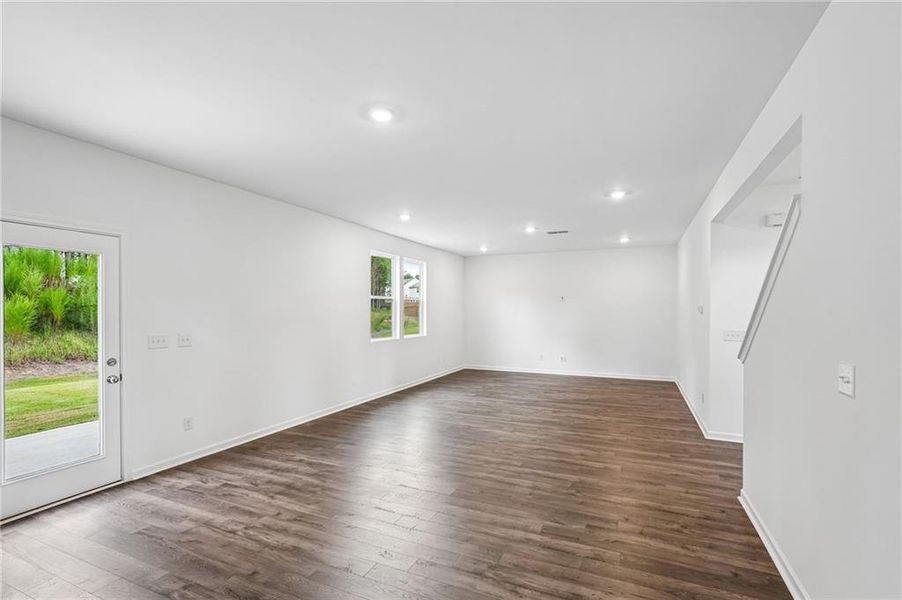 Spacious, unfurnished interior of a new home in Heritage River, Euharlee (Image 26). Spacious, unfurnished interior of a new home in Heritage River, Euharlee (Image 26).
