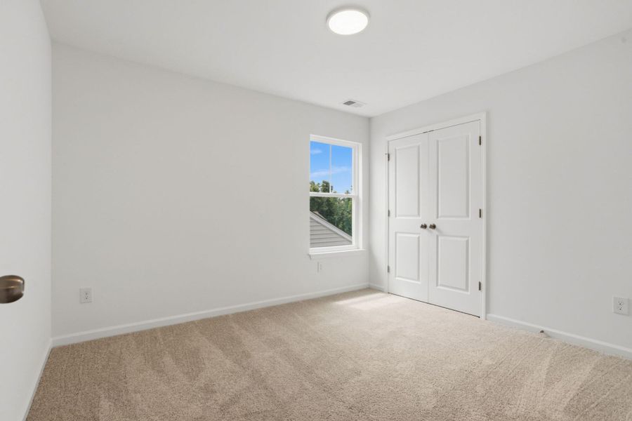 Spacious, unfurnished interior of a new home in Bellevue, Greenville (Image 17).