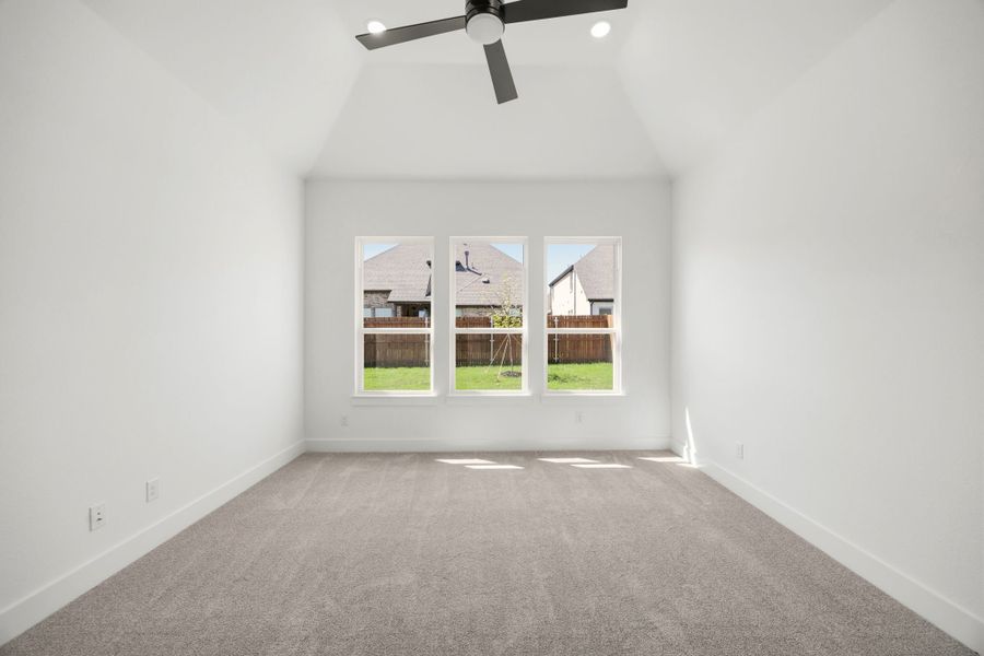 Spacious, unfurnished interior of a new home in Lakes of River Trails, Fort Worth (Image 27).