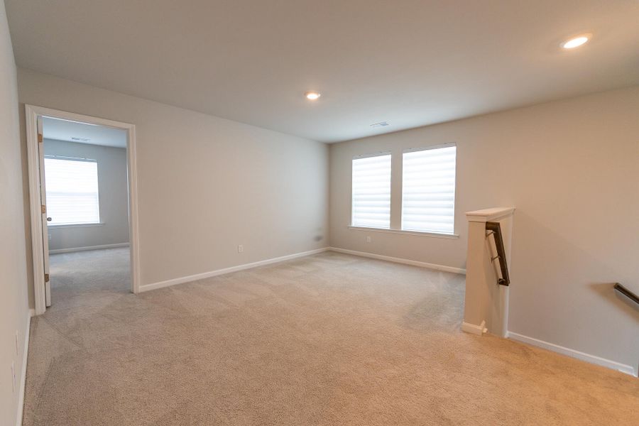 Spacious, unfurnished interior of a new home in , Summerville (Image 13).