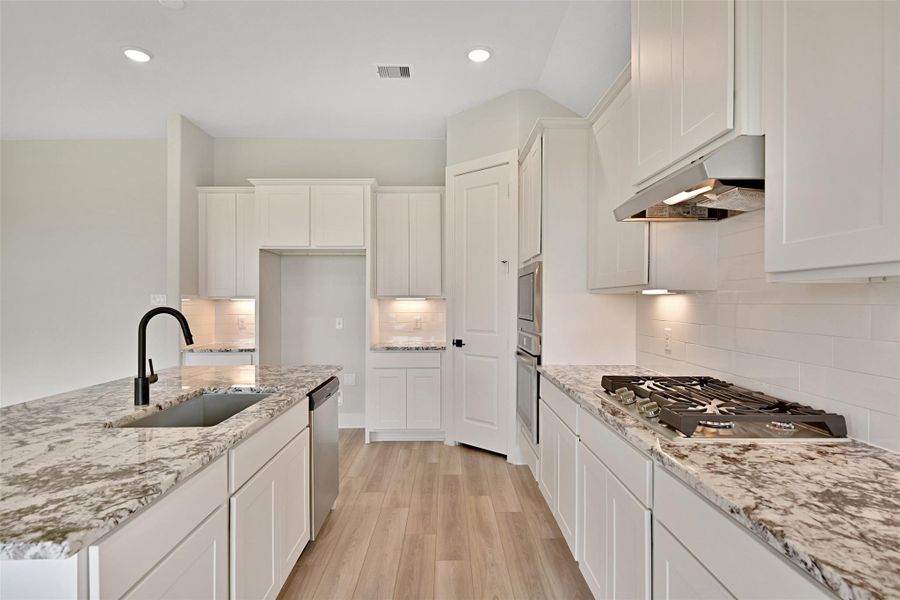 Furnished interior view inside a new home in Lago Mar, Texas City (Image 9).