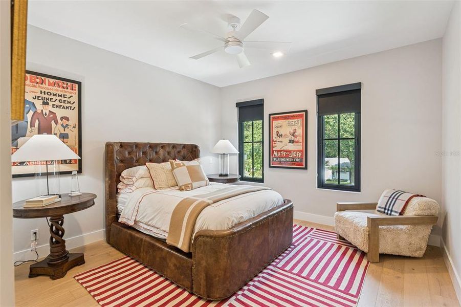 Furnished interior view inside a new home in , Orlando (Image 43).