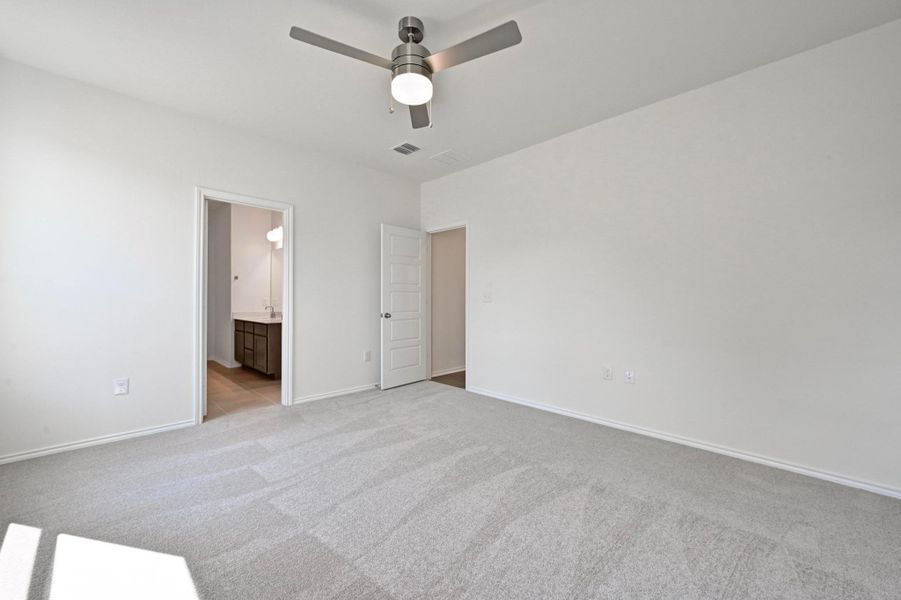 Spacious, unfurnished interior of a new home in Creekside at Estancia, Austin (Image 17).