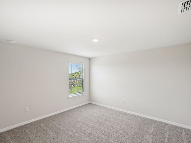 Spacious, unfurnished interior of a new home in Crescent Lakes - Premier Series, Punta Gorda (Image 17).