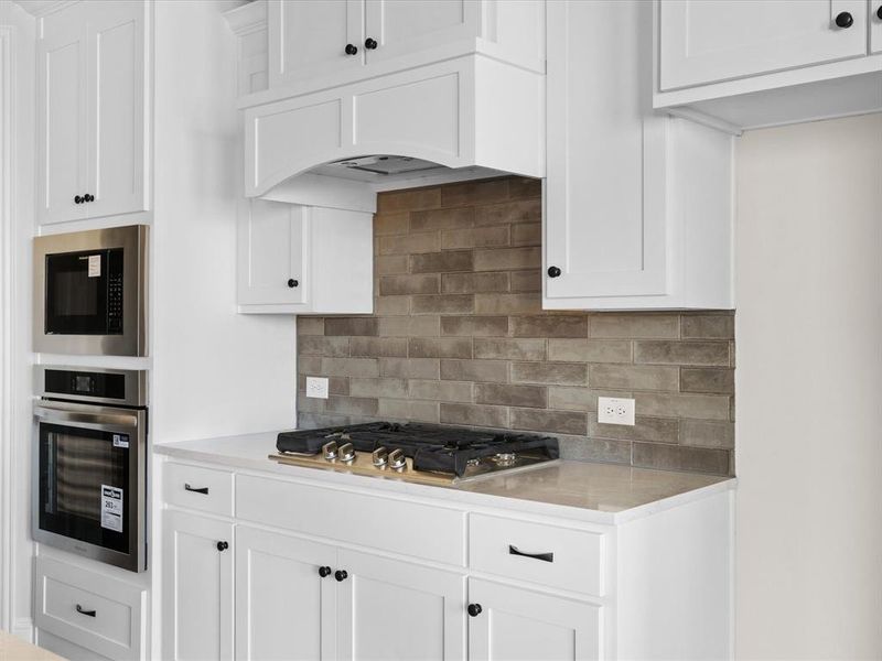 Furnished interior view inside a new home in , Waxahachie (Image 7).