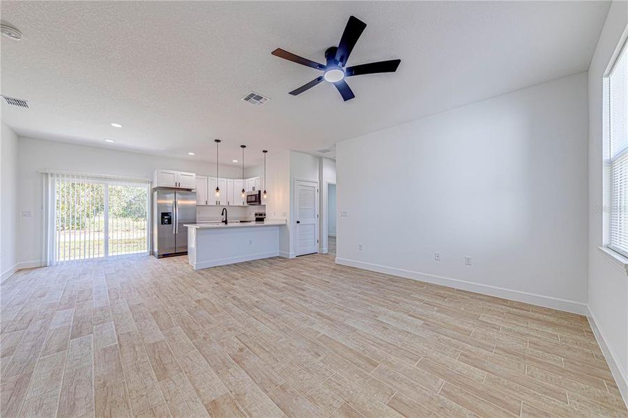 Spacious, unfurnished interior of a new home in , Ocklawaha (Image 34).
