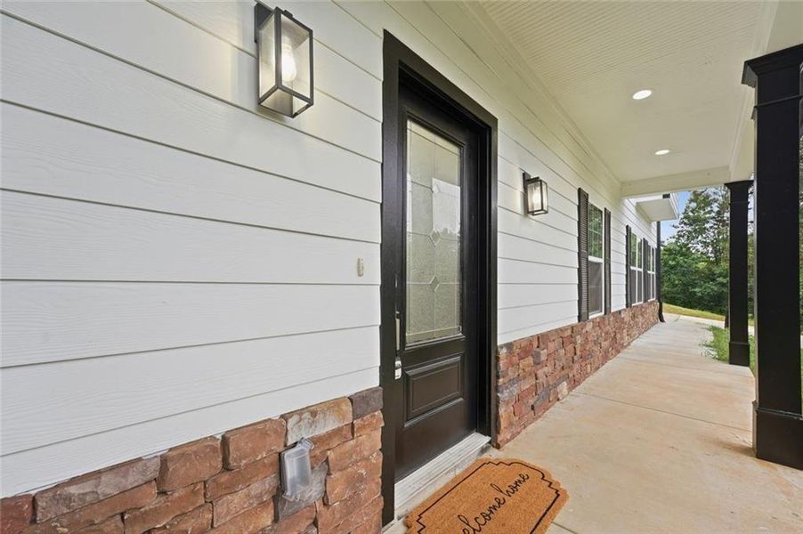 Exterior details and patio area of a home in , Gainesville (Image 3).