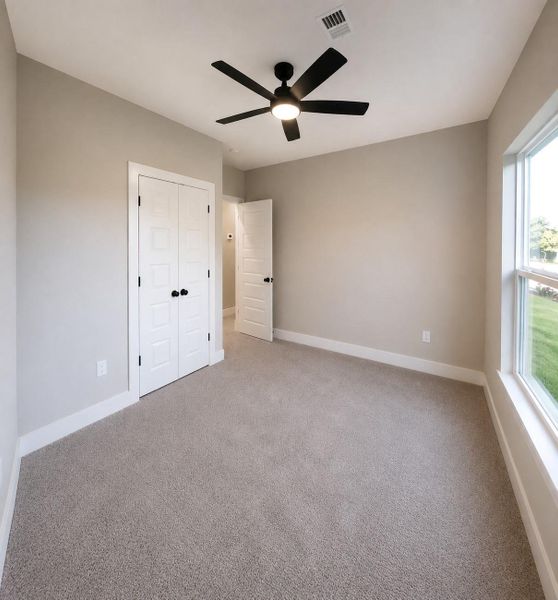 Spacious, unfurnished interior of a new home in , Freeport (Image 9).