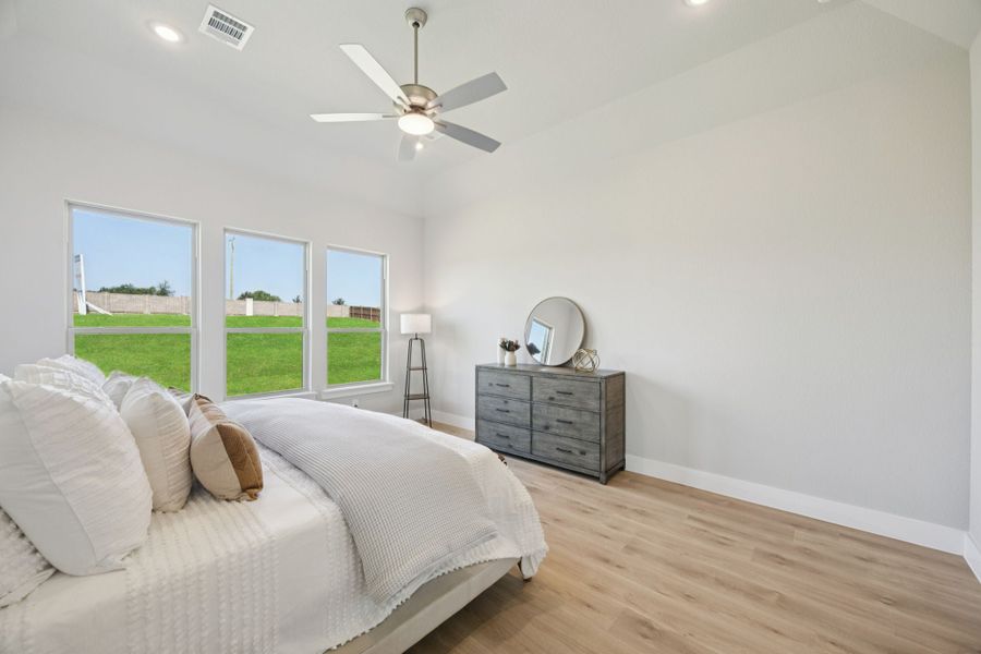 Representative furnished interior of a home built from the Belmont by Centre Living Homes in Lakeway Estates, Waxahachie (Image 16).
